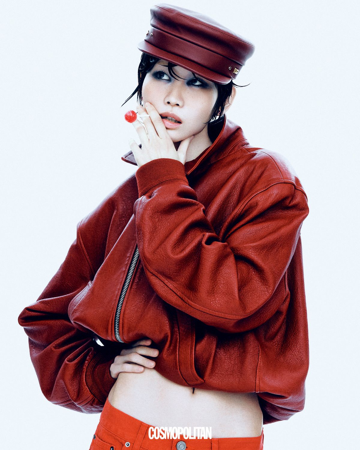 드레스 7백70만원, 머리에 두른 스카프 82만원 모두 Celine. 목걸이 1백13만원 Dolce&Gabbana. 스니커즈 18만9천원 Puma. 