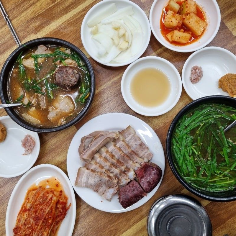  이재용 회장뿐만 아니라 수많은 정,재계 인사들이 다녀간 돼지국밥 맛집 신창국밥 본점. 사진 네이버 지도 신창국밥 본점 업체 등록 사진 