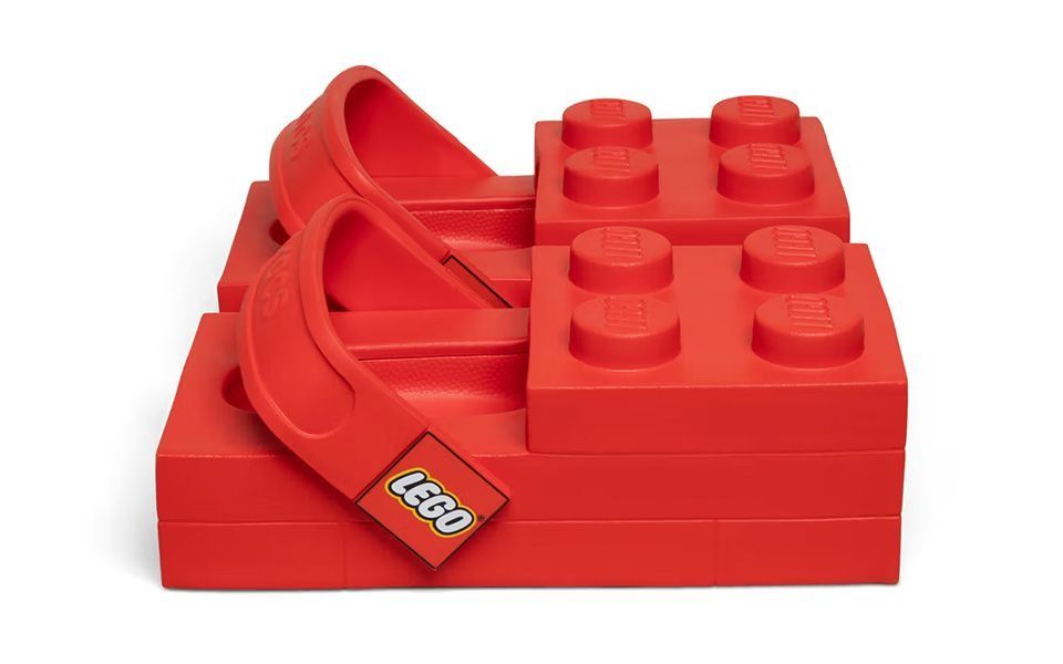 CROCS x LEGO | 출처: 크록스 공식 홈페이지