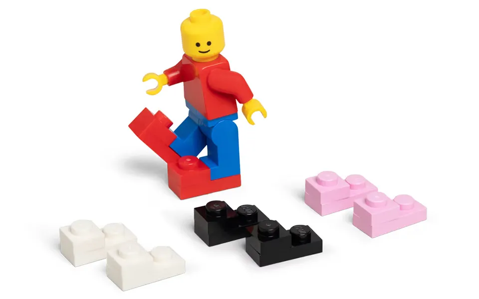 CROCS x LEGO | 출처: 크록스 공식 홈페이지