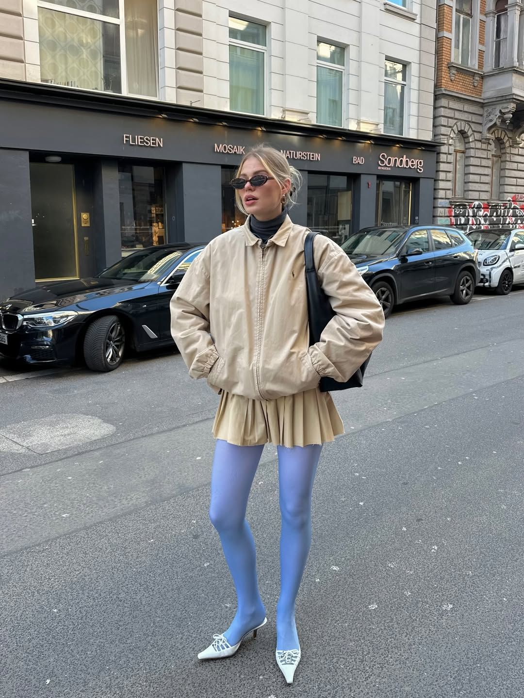 키튼힐로 키치한 컬러 룩을 선보인 패션 인플루언서 린다 슐츠. 인스타그램 @linda.sza