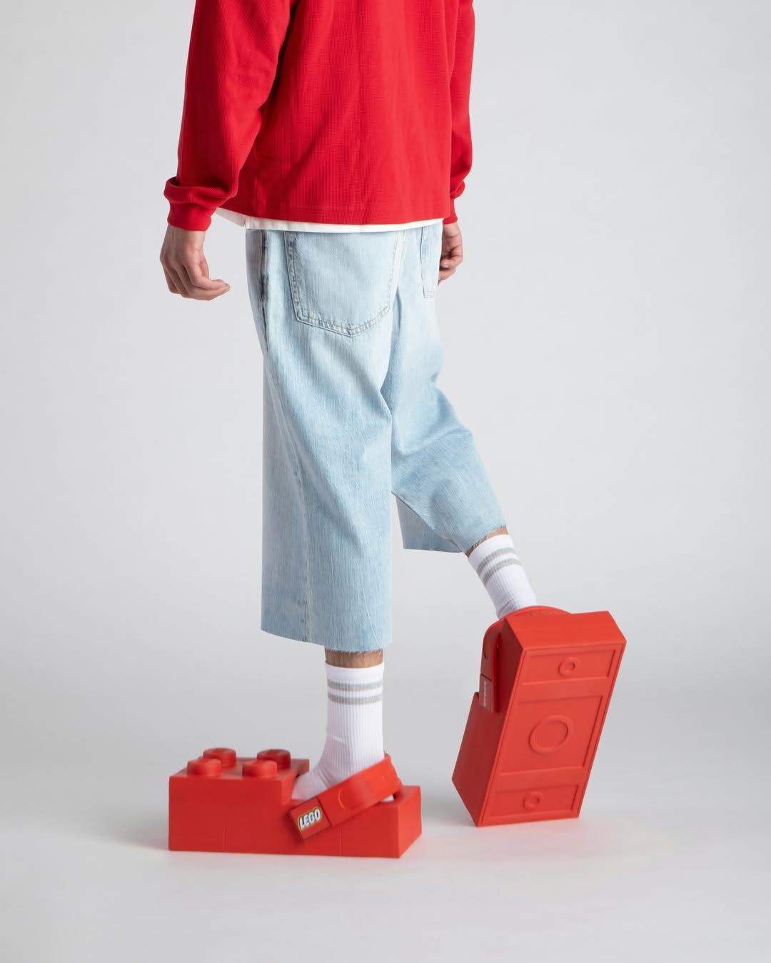 CROCS x LEGO | 출처: 크록스 공식 홈페이지