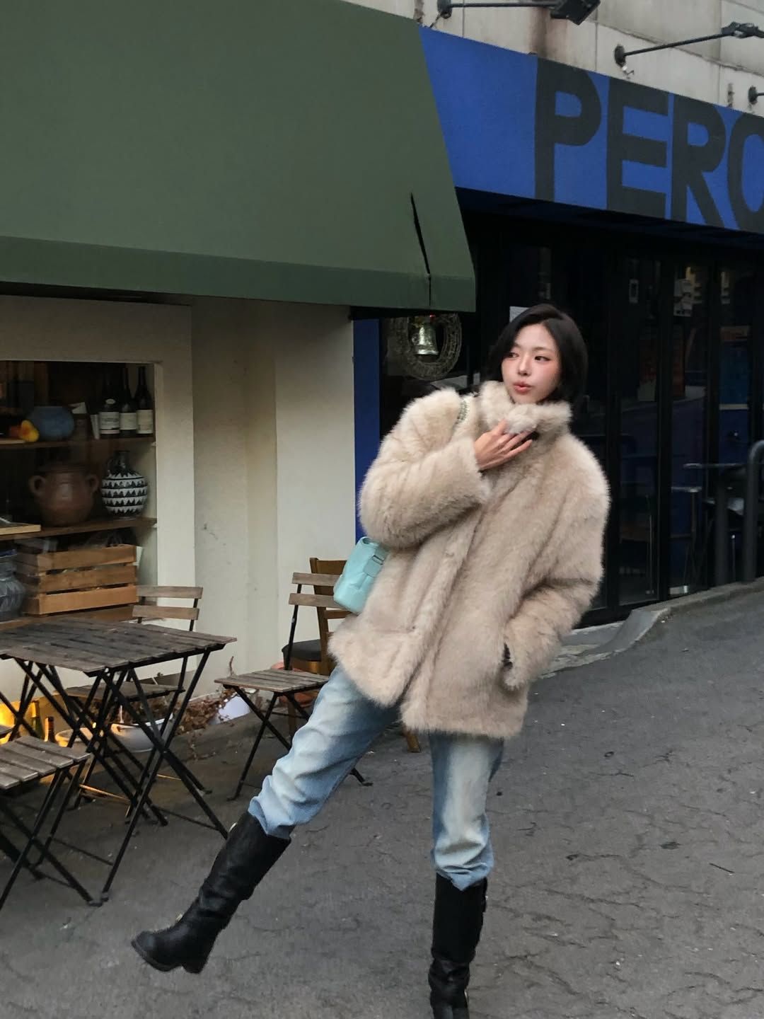 겨울 아우터를 아름답게 코디한 솔로지옥5 김고은. @goxnniee