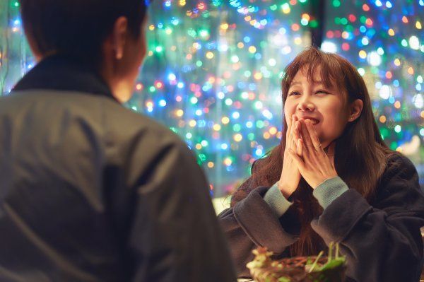 술 마신 날에만 관계하는 커플의 공통점. 영화 ‘가장 보통의 연애’ 스틸컷