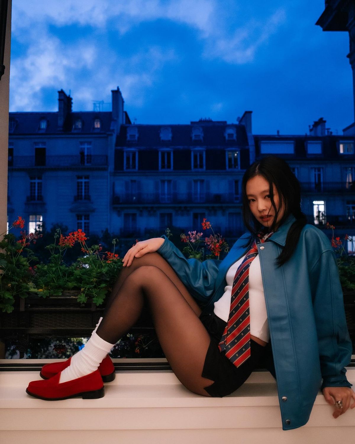 넥타이 패션 | 인스타그램 @jennierubyjane