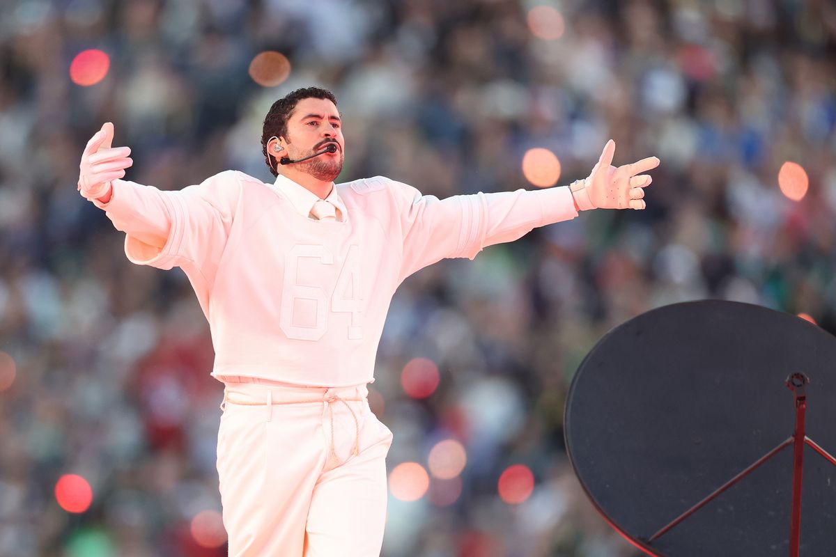 배드 버니 패션 | 출처 Getty Images