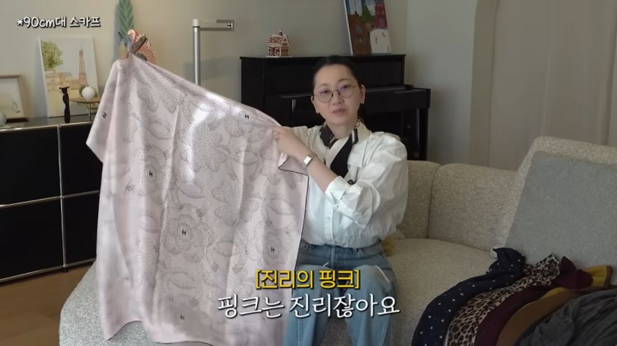장윤주 스카프 패션 | 유튜브 <윤쥬르 장윤주>