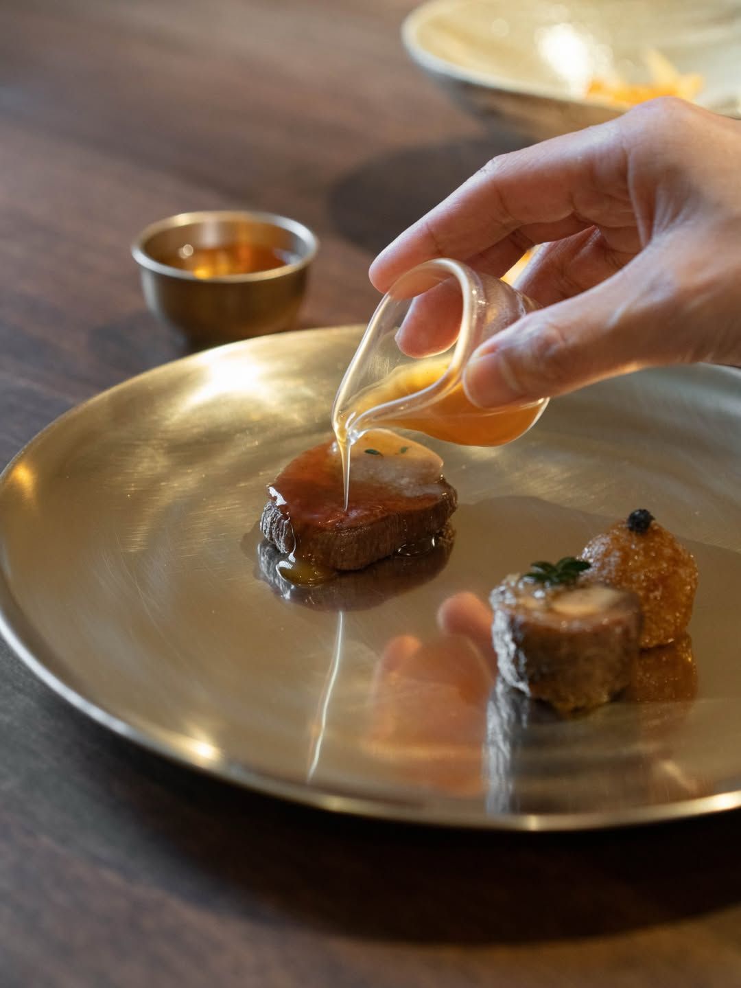 강민구 셰프는 대한민국 유일의 미슐랭 3스타 파인다이닝 밍글스를 운영하고 있다. 인스타그램 @mingles_restaurant