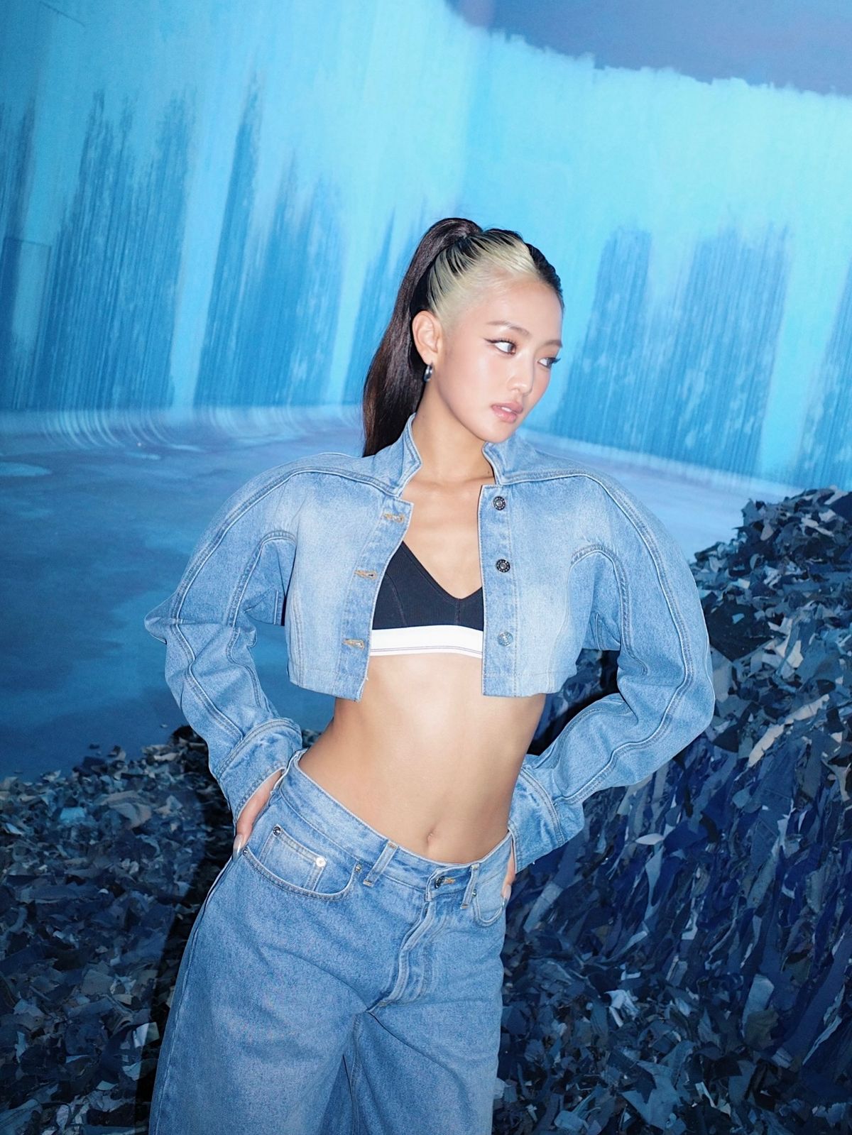 민니의 청청 룩. 인스타그램 @min.nicha