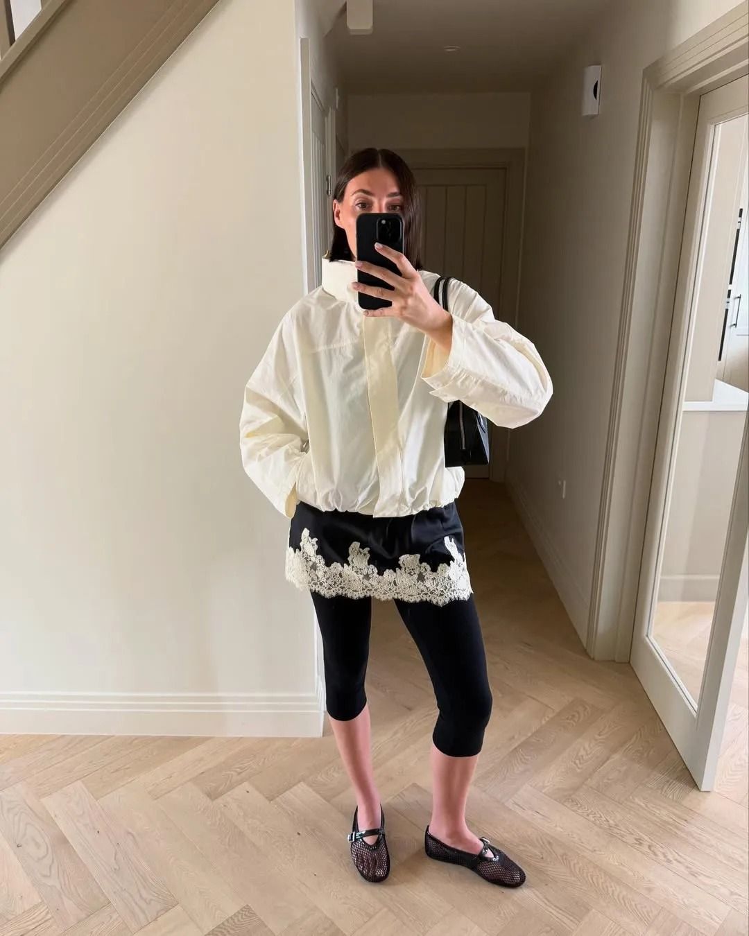 슬립 드레스 With 윈드브레이커 | 인스타그램 @sarahlouiseblythe