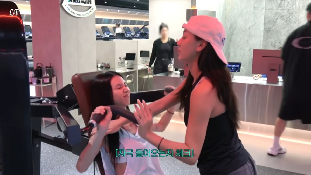 트와이스 지효와 채영의 운동 루틴 | 유튜브 <트와이스>