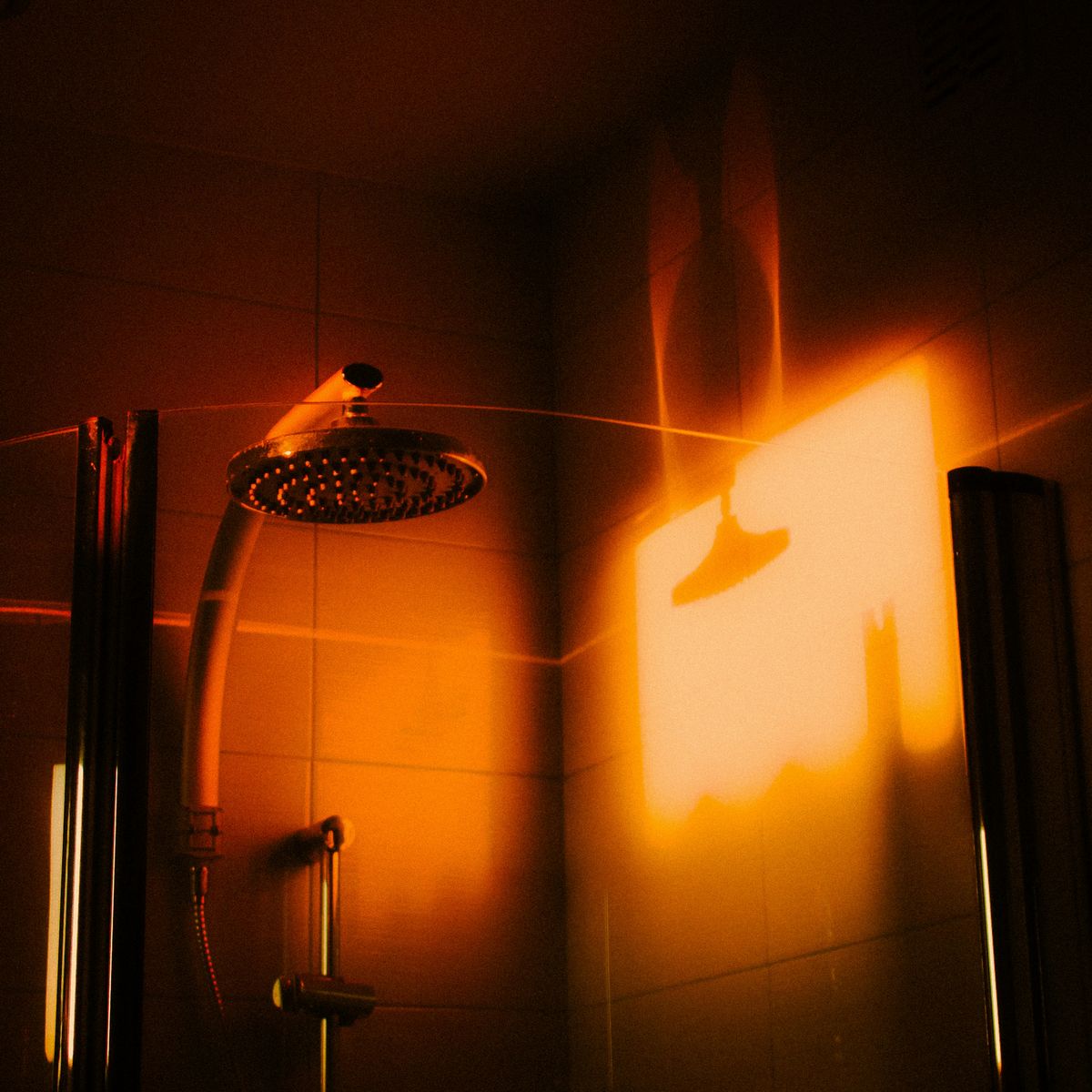 관계 후 휴대폰을 보는 사람의 심리. 언스플래쉬