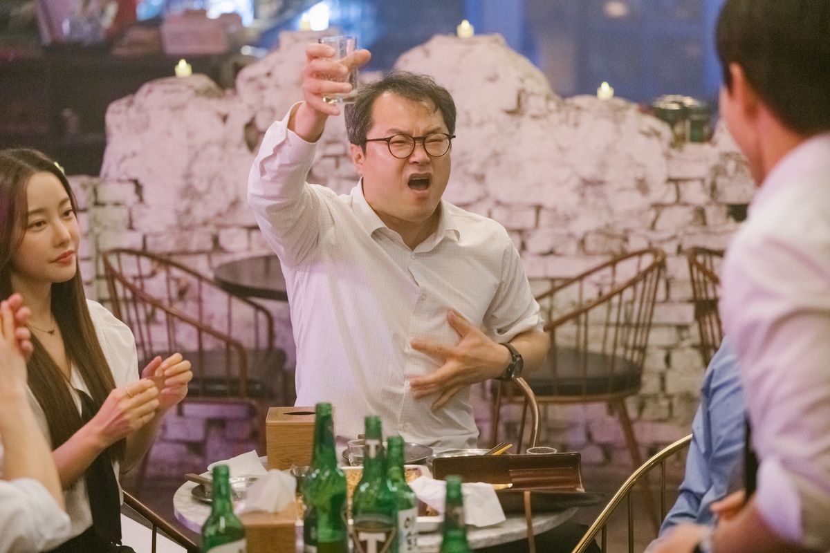 약속이 많은 이들을 위한 다이어트 비법. 드라마 '가우스전자' 스틸컷. 지니TV 제공