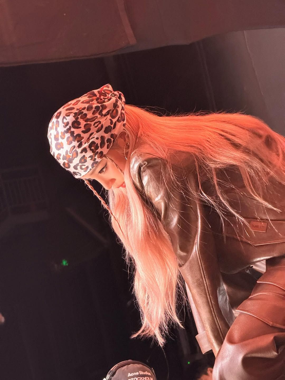 아이들 우기 헤드 스카프 패션 | 인스타그램 @yuqisong.923