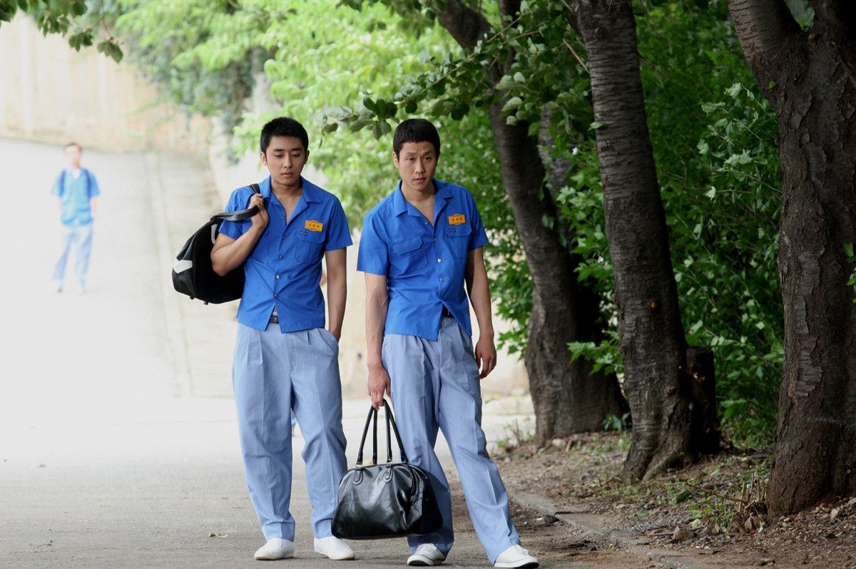 비공식 천만 영화라는 수식어가 붙어 있는 영화 ‘바람’. ‘바람’ 포스터와 스틸컷. 네이버 영화 ‘바람’(2009)