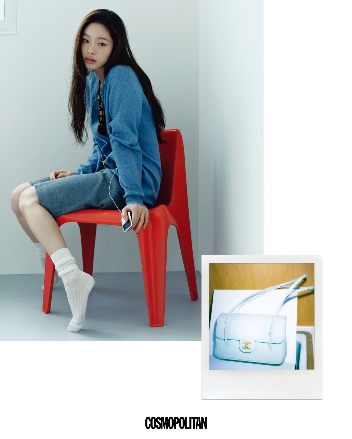 (위)캐시미어 카디건, 스커트 모두 가격미정 Chanel. 스테이트먼트 네크리스 가격미정 Ami Paris. 양말 에디터 소장품. (아래)스몰 플랩 백 가격미정 Chanel.