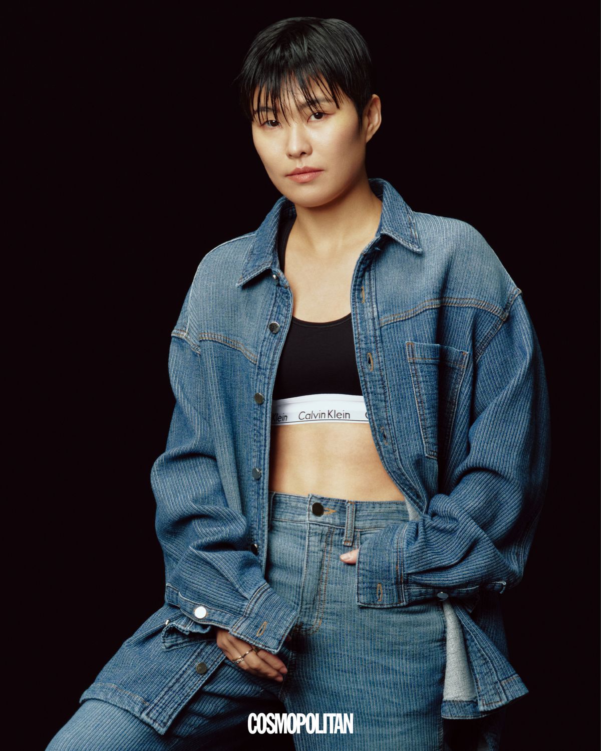 데님 셋업 MTW. 브라톱 Calvin Klein. 반지 스타일리스트 소장품.