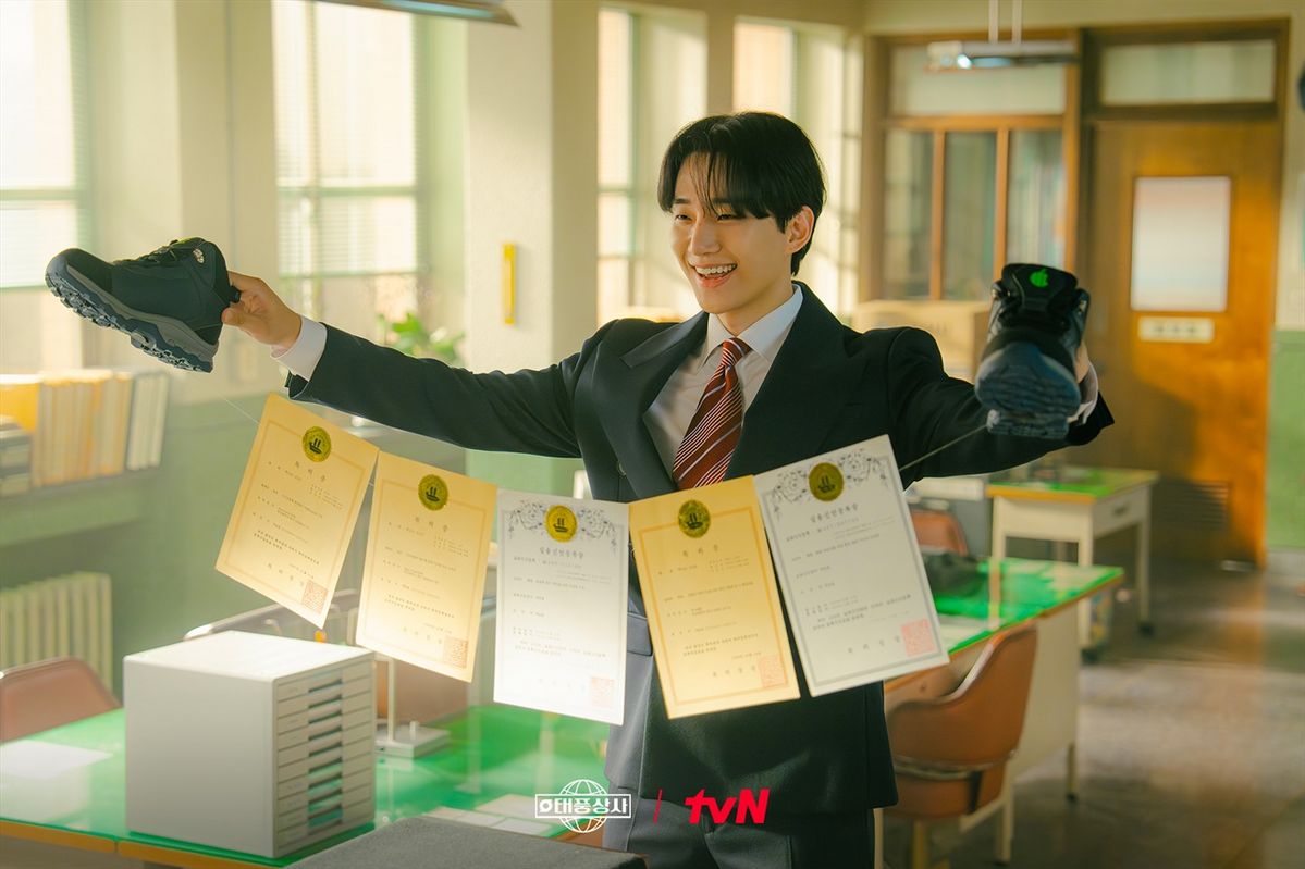 좋은 인상을 남기는 비즈니스 매너 7가지, tvN 드라마 '태풍상사' 스틸컷