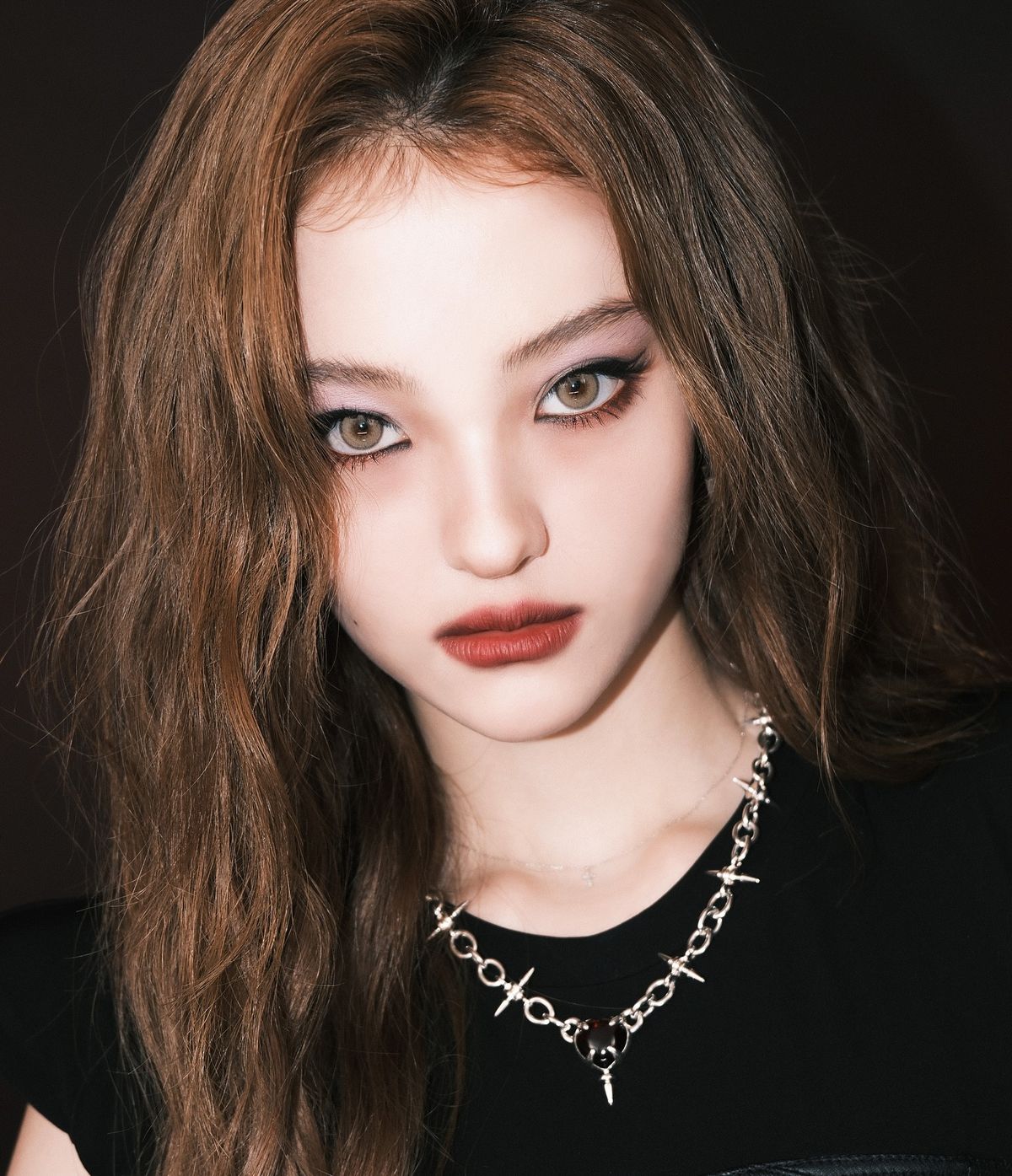 엘라의 뱀파이어 로맨틱 메이크업. 인스타그램 @risabae_art