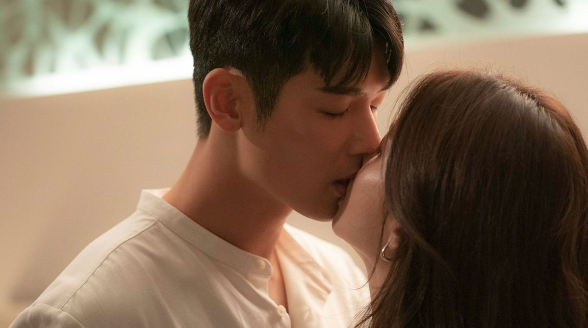 야릇한 분위기가 어색한 커플의 특징. 카카오TV ‘아직 낫서른’ 스틸컷