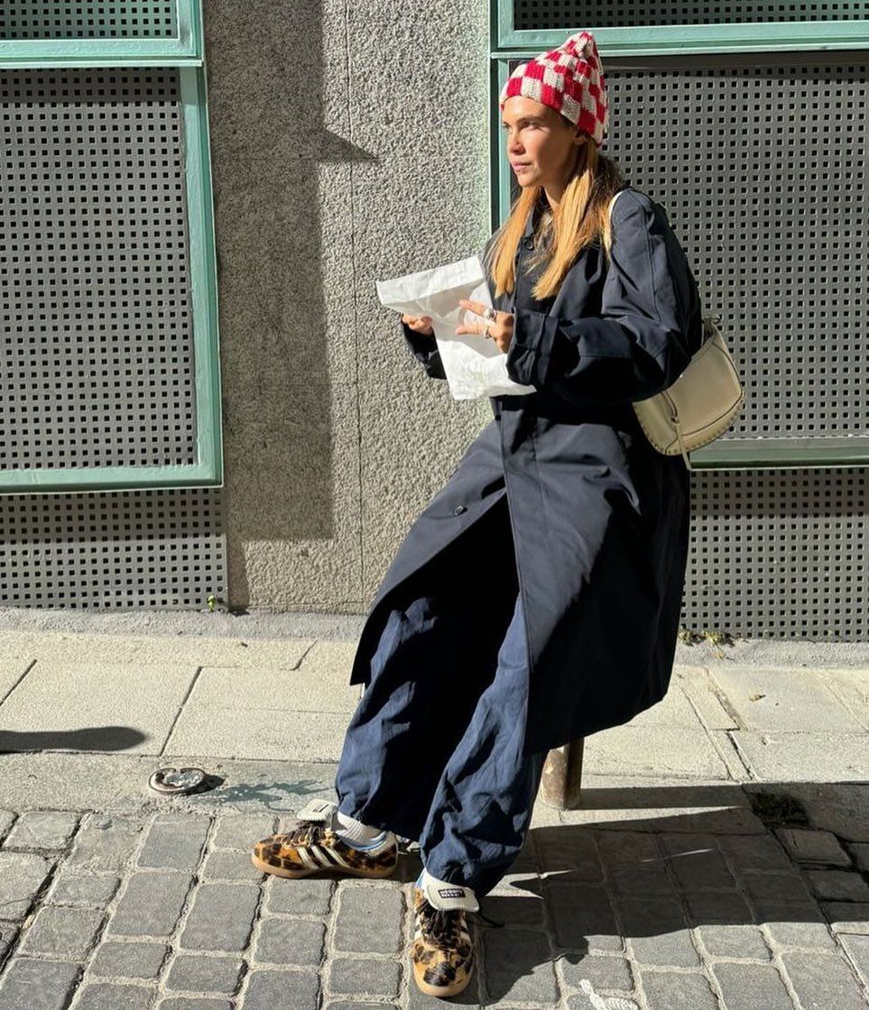 얇고 슬림한 스니커즈 | 인스타그램 @carlotaweberm