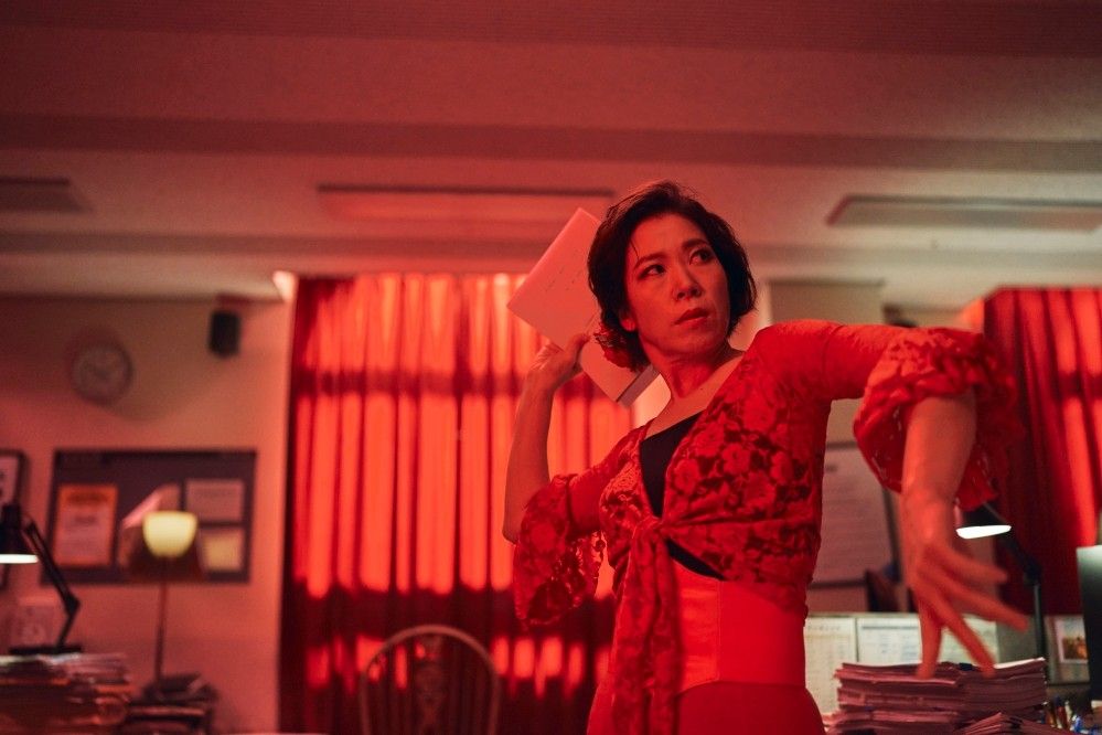 염혜란의 '매드 댄스 오피스'. 사진 네이버 영화