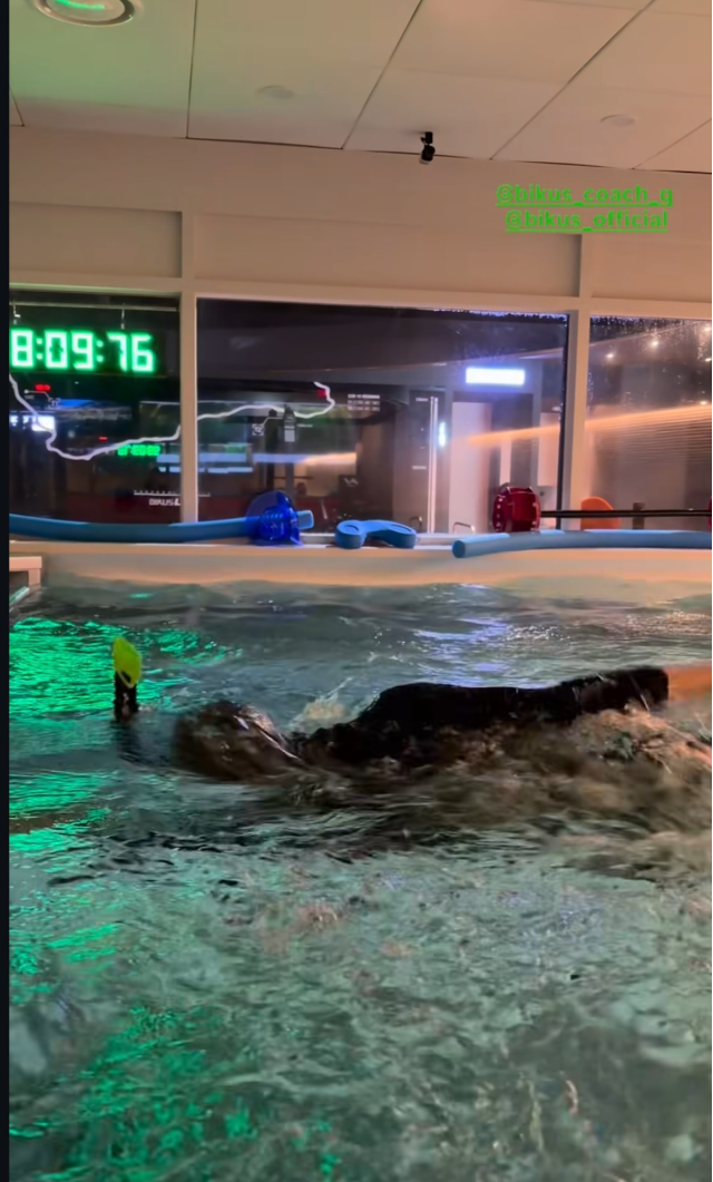 김혜수의 수중 운동, 엔드리스 풀 | 인스타그램 @hs_kim_95