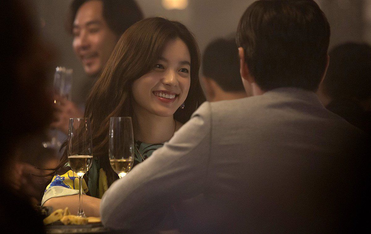 나이 들수록 이상형이 까다로워지는 이유. 영화 ‘뷰티 인사이드’ 스틸컷