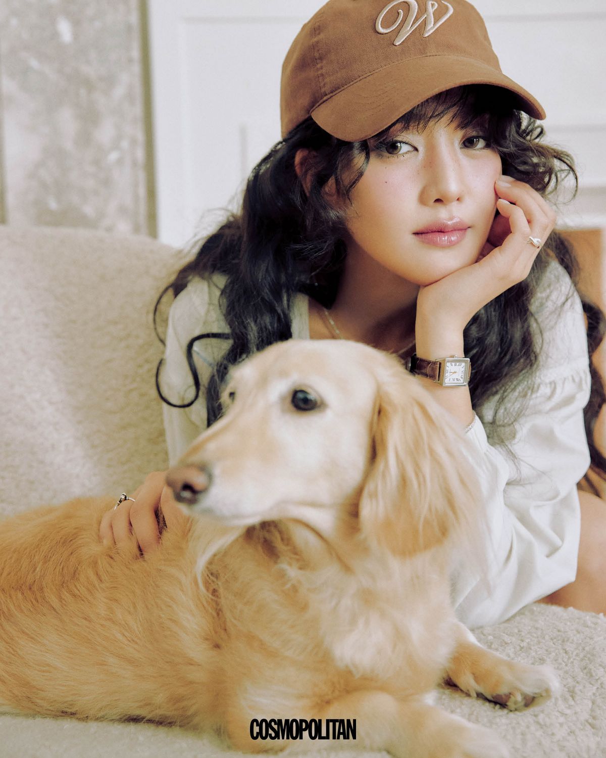 디펜더 리플로우 재킷 21만원, 원더 볼캡 5만3천원 모두 Wilson. 목걸이 Loveme monster. 반지 모두 St.Scott London. 시계 스타일리스트 소장품. 