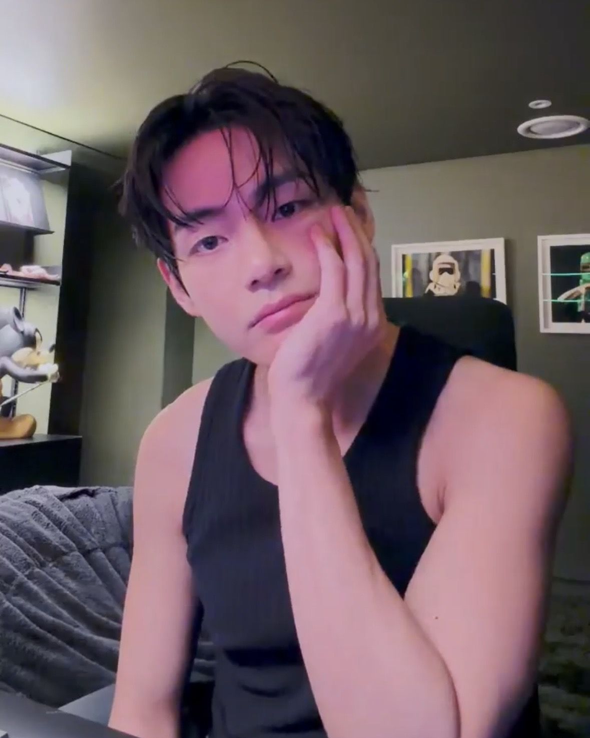 위버스 뷔 라이브 방송 | 출처 위버스 어플