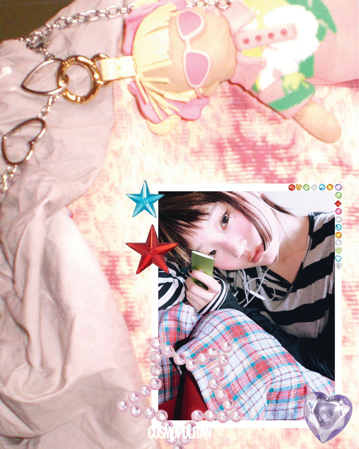 스트라이프 티셔츠 15만9천원 Open Yy. 체크 스커트 1백78만원 Vivienne Westwood. 진주 귀고리 3만2천원 Hurjaboy. 스타킹 에디터 소장품.