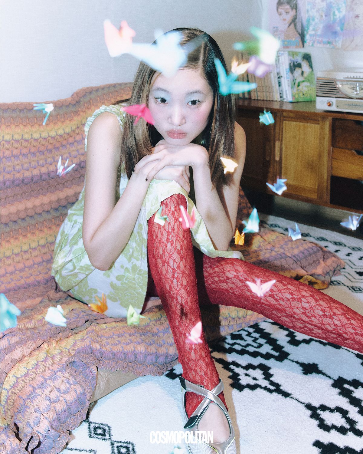 플라워 드레스 89만원 Onitsuka Tiger. 레깅스 28만원 YCH. 실버 플랫 슈즈 98만5천원 The Attico.