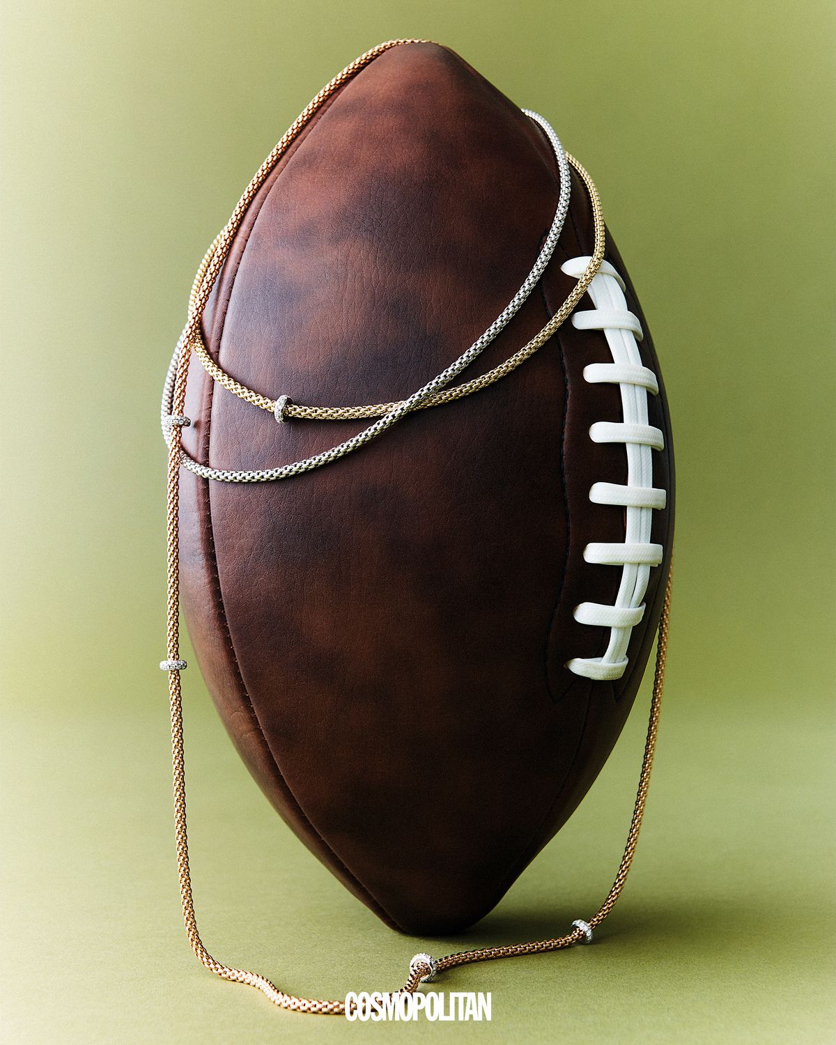 다이아몬드 디스크를 자유롭게 이동할 수 있는 옐로 골드 프리마 네크리스 9백만원대, 심플한 체인이 돋보이는 화이트 골드 프리마 네크리스 8백만원대, 다양한 연출이 가능한 길이의 로즈 골드 프리마 네크리스 2천만원대 모두 Fope. 