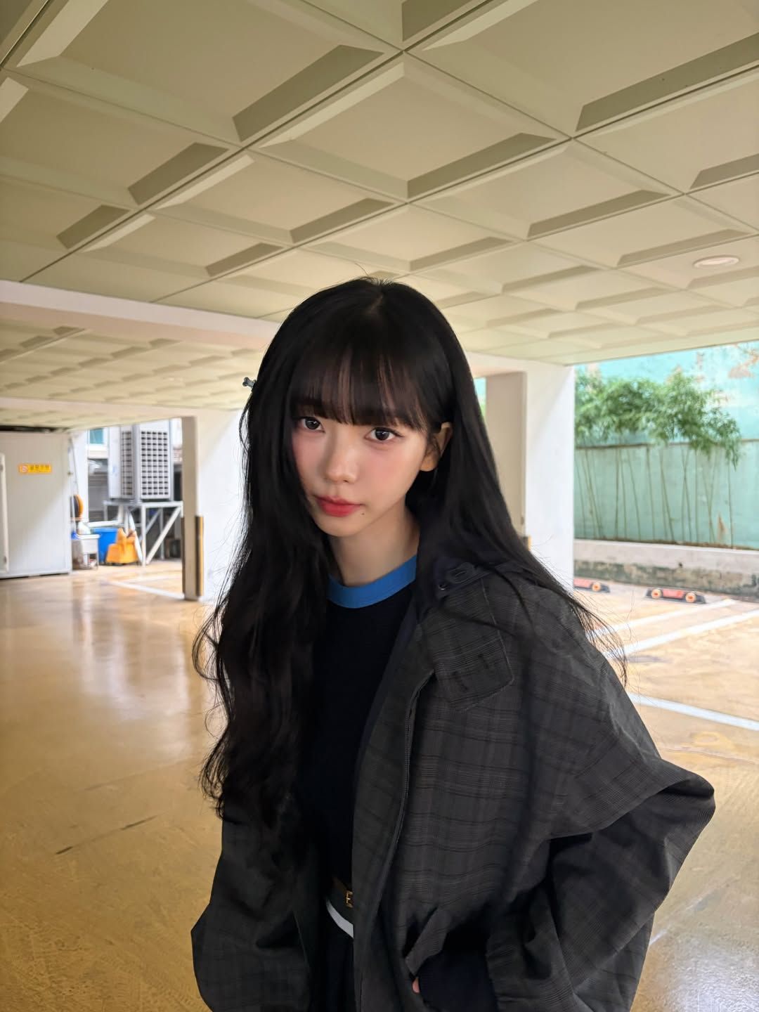 클래식 해링턴 자켓을 입은 카리나 @katarinabluu