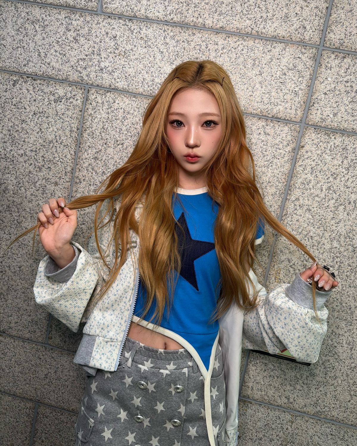 하츠투하츠 스텔라의 꽃무늬 후드집업 코디. 인스타그램 @hearts2hearts