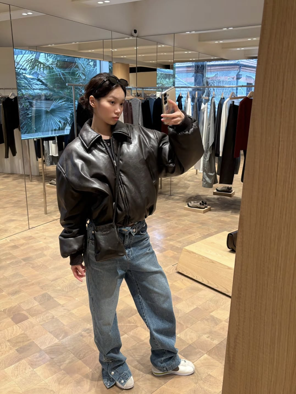 르세라핌 채원 가방 | 인스타그램 @_chaechae_1