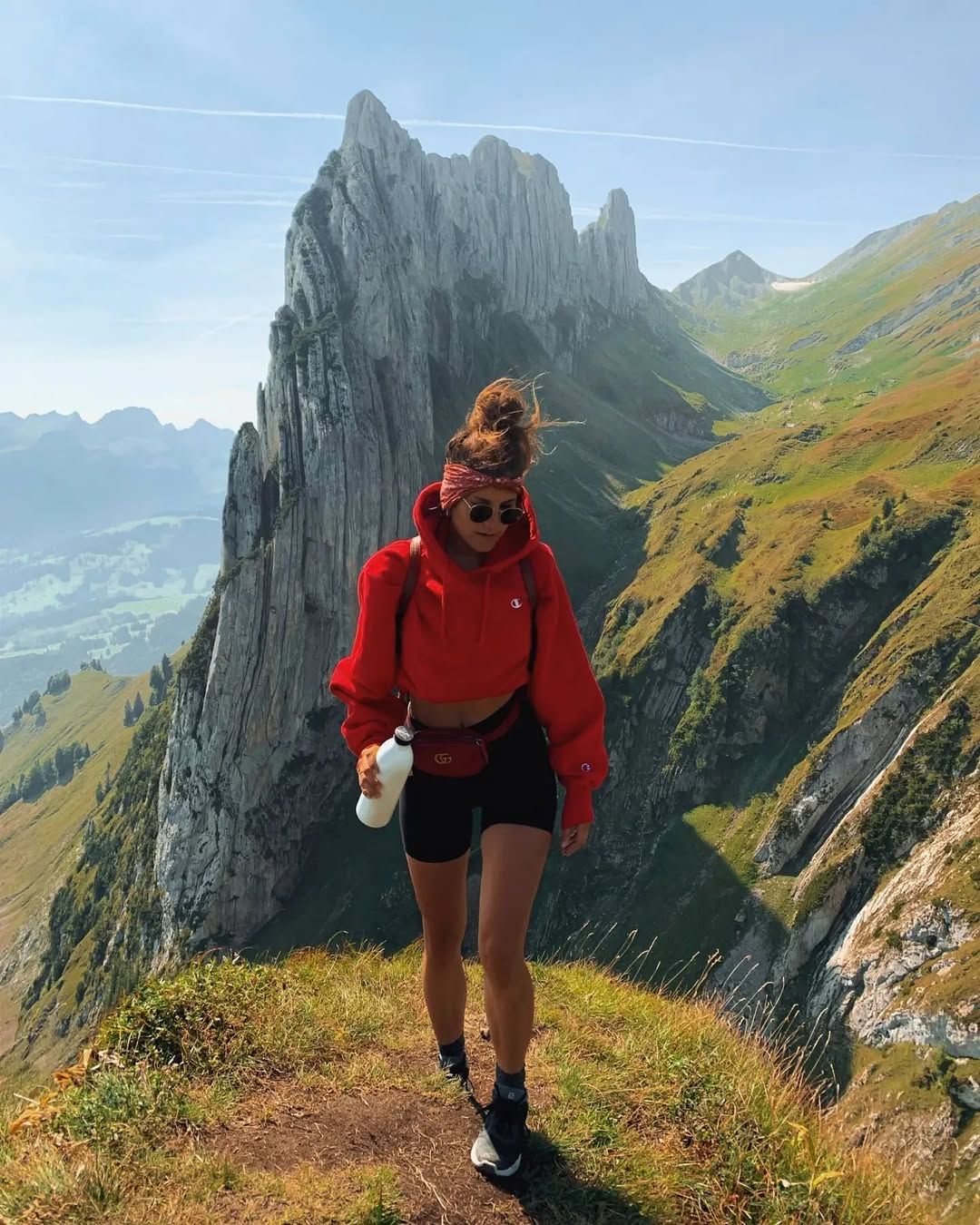 컬러 바람막이 | 인스타그램 @thefashionfraction