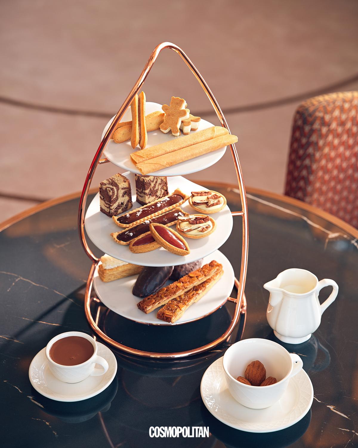 프렌치 파티세리 애프터눈 티의 구성.