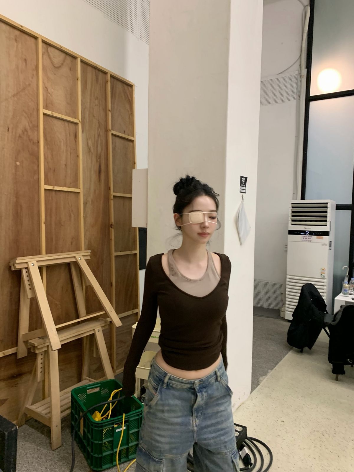 카리나의 긴팔 티셔츠 코디. 인스타그램 @katarinabluu