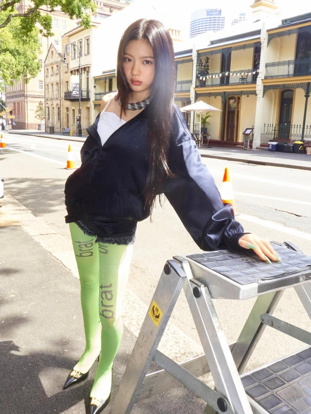 키키의 네온 코디. 인스타그램 @kiiikiii.official