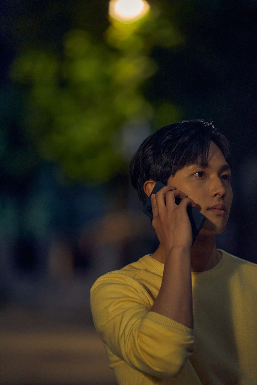 ‘스마트폰을 떨어뜨렸을 뿐인데’ 스틸컷. 네이버 영화 ‘스마트폰을 떨어뜨렸을 뿐인데’(2023)