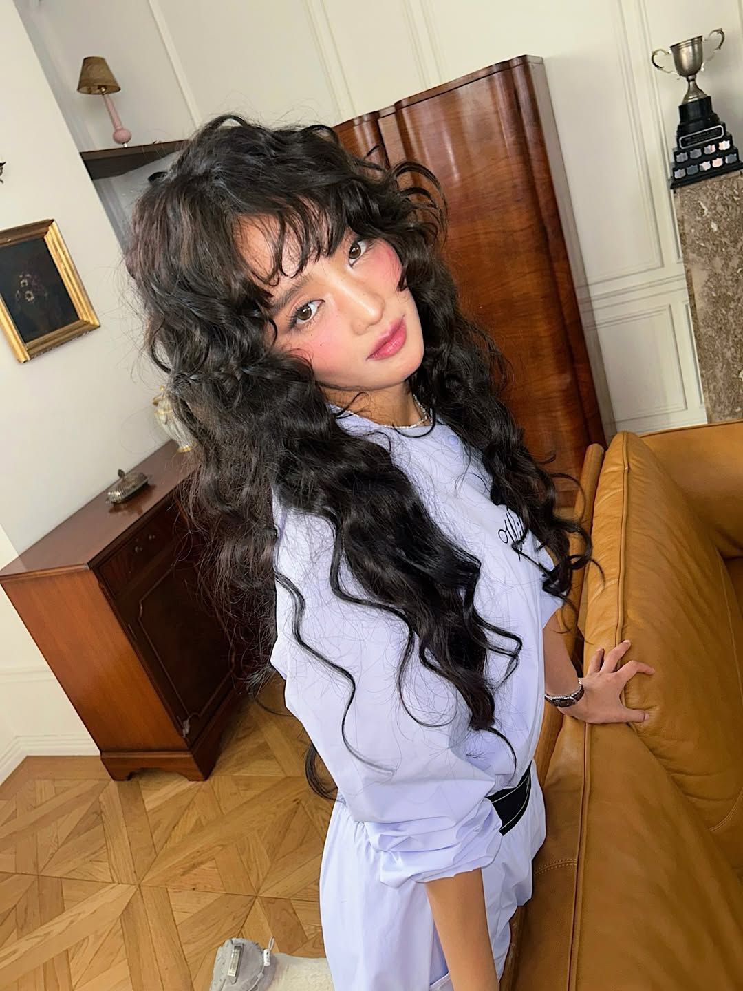 뽀글 파마 (출처 : 인스타그램 @min.nicha)