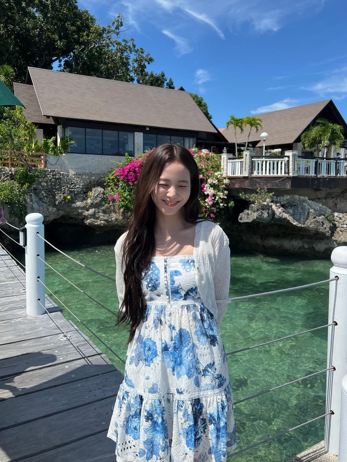 블랙핑크 지수 꽃무늬 원피스 | 인스타그램 @sooyaaa__