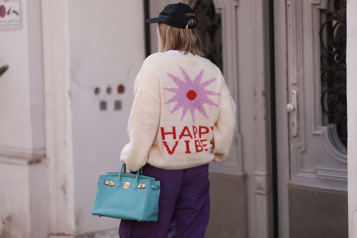 핑크 가디건 패션 | 출처 게티 이미지