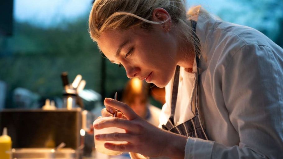 익숙한 연애 패턴에서 벗어나는 법, 영화 ‘We live in time’ 스틸컷