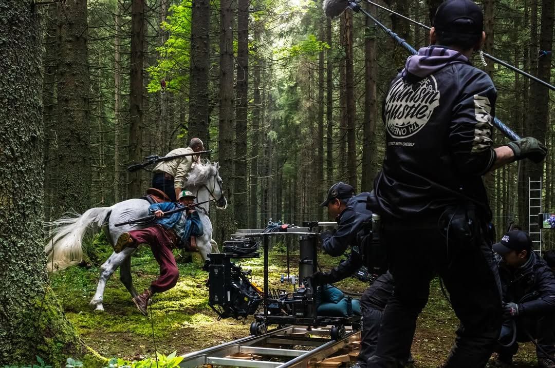 나홍진 감독, 영화 <호프> 제작 비하인드 사진 | 인스타그램 @na.hong.jin