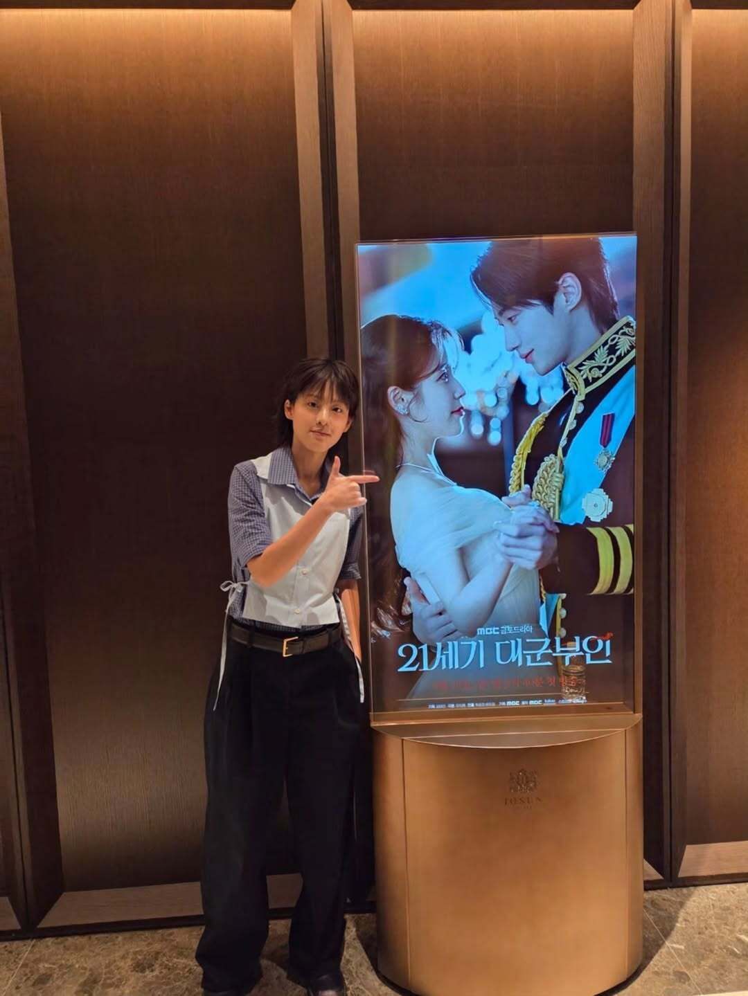 21세기 대군부인 제작발표회 속 이연. 사진 인스타그램 @echogg_record