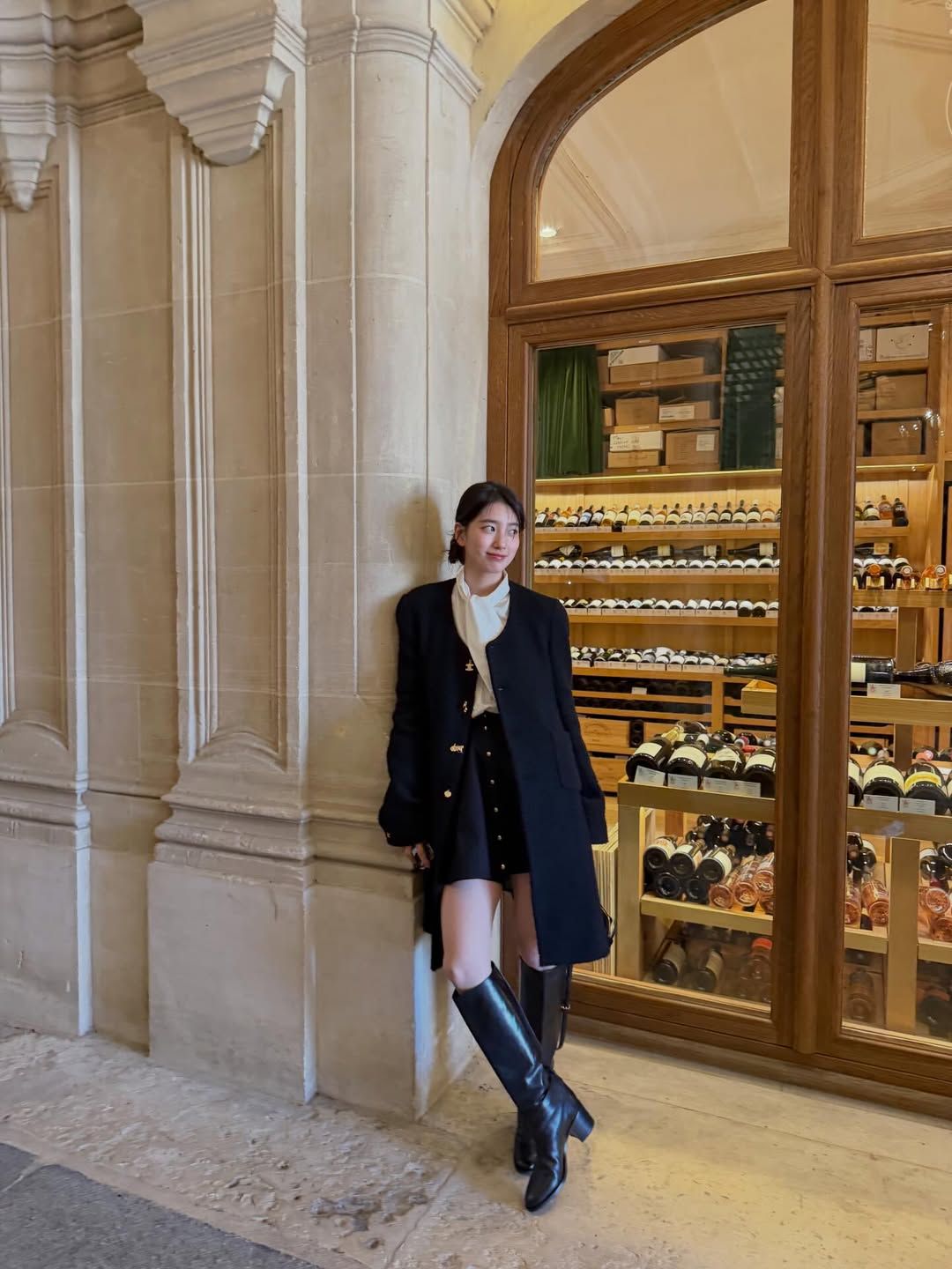 수지 리본 블라우스 | 인스타그램 @skuukzky