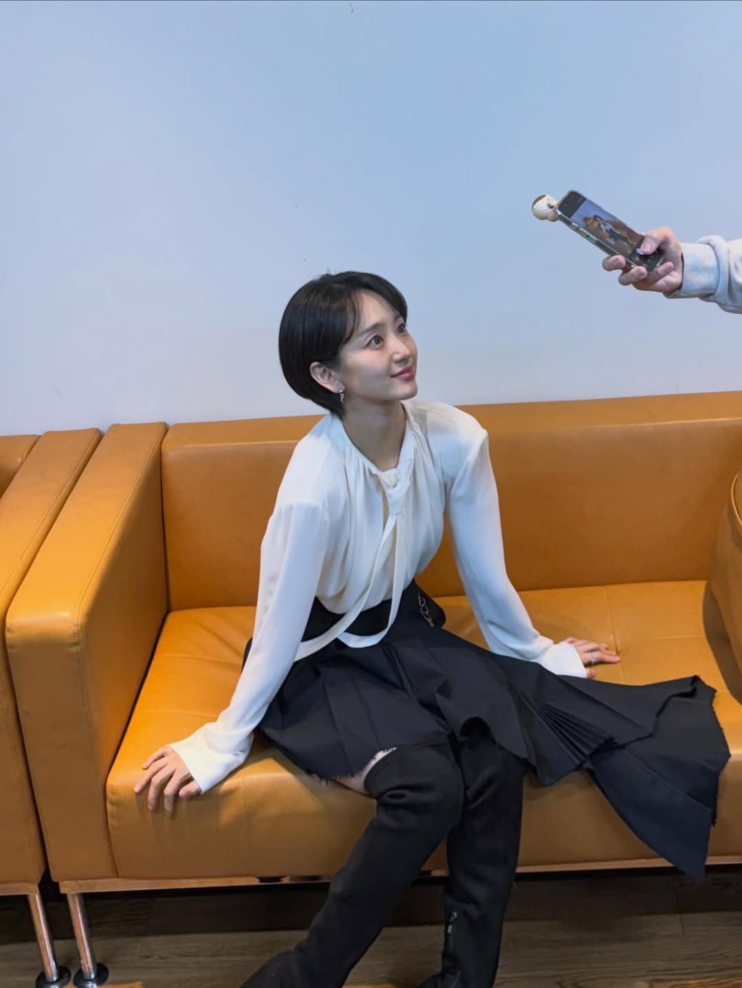 원진아 리본 블라우스 | 인스타그램 @j0i3n2a9