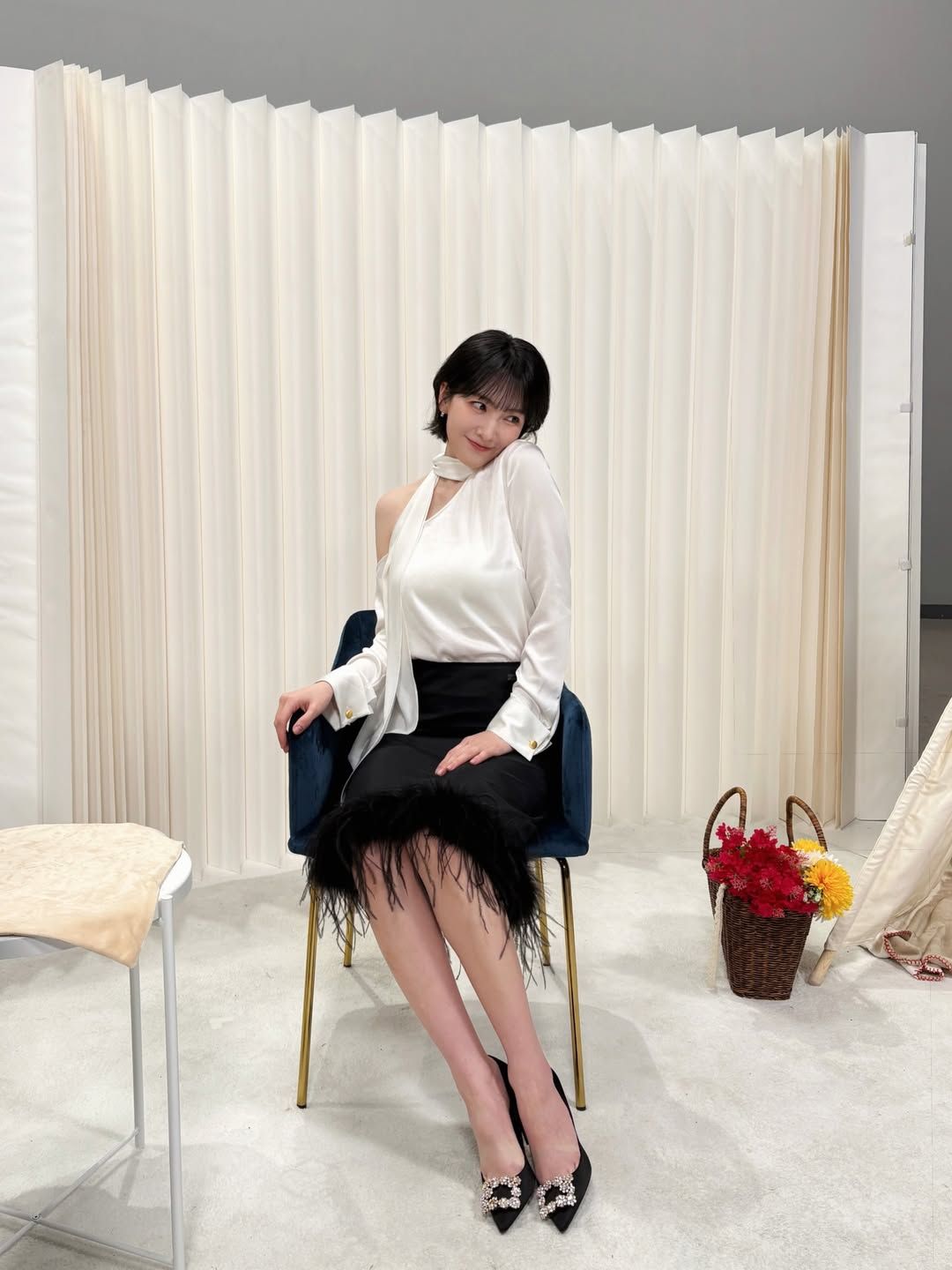 강지영 리본 블라우스 | 인스타그램 @kkangjji_